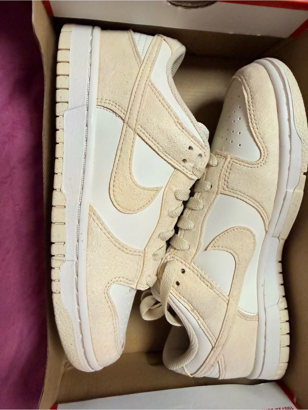 Nike Men’s Cream and White Low-Top Sneakers